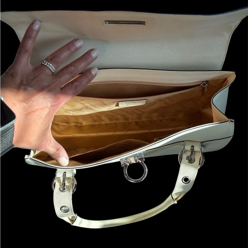 Salvatore Ferragamo Gancini Off White Handbag EUC $2500 Bag!!